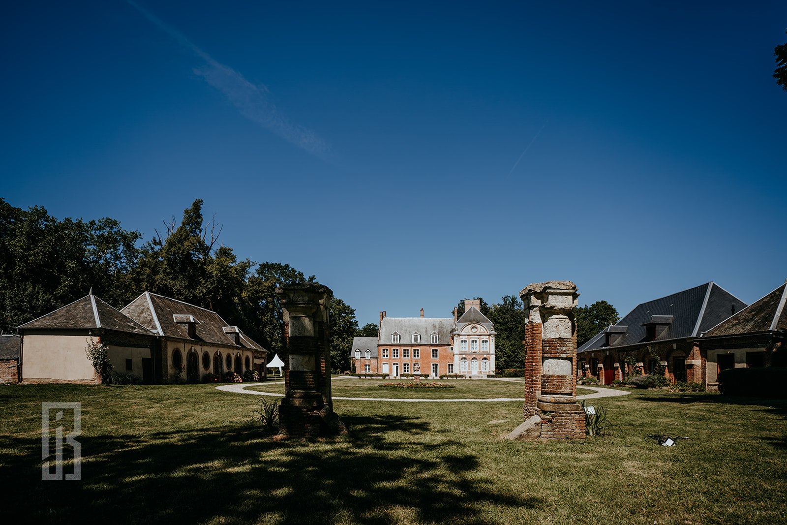 Allée du parc lors d'un mariage au Château de Lihus — Photo Julien Briche