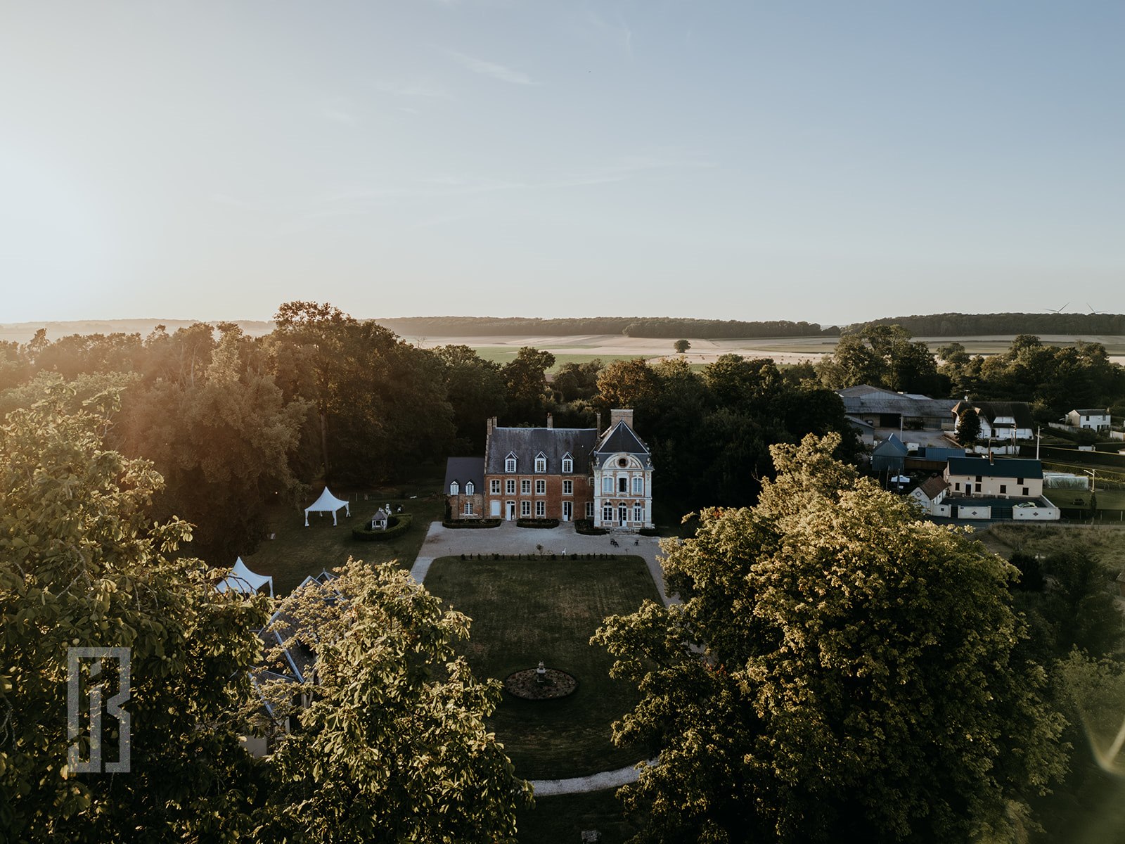 Parc arboré du Château de Lihus en été — Photo Julien Briche